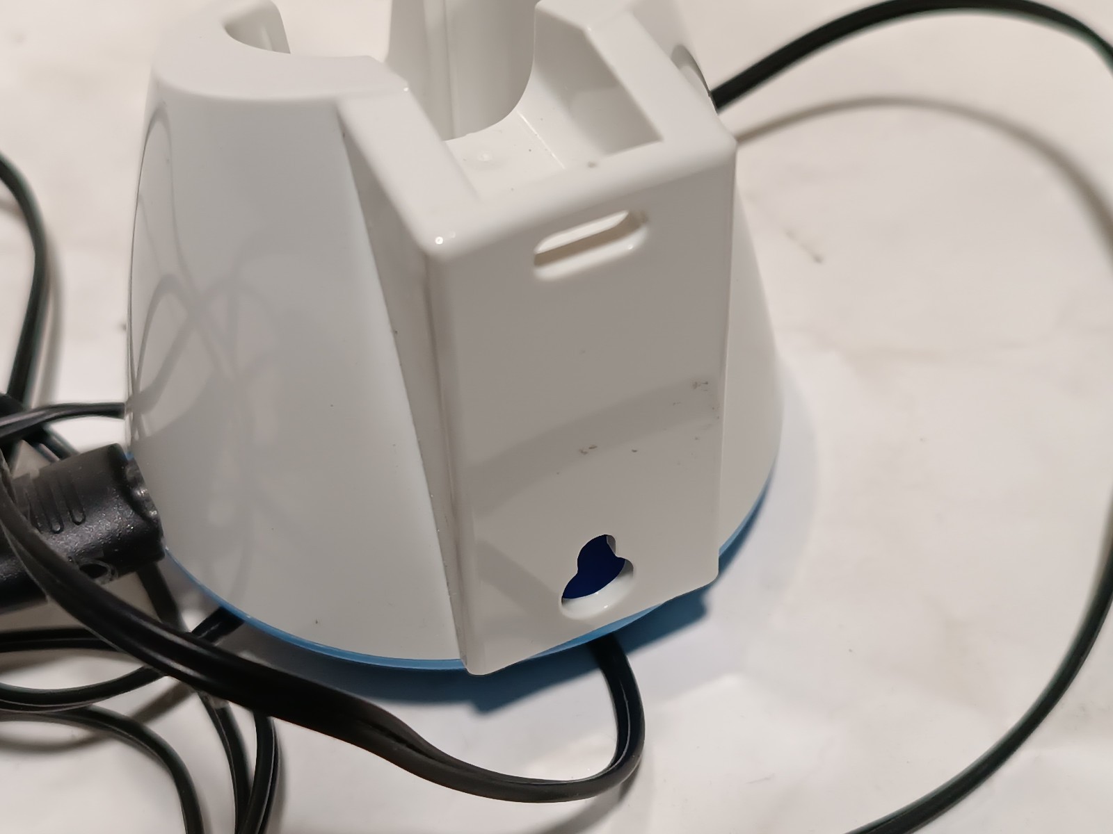 3M Healthcare 9681 rechargeable surgical handheld clipper with charging stand