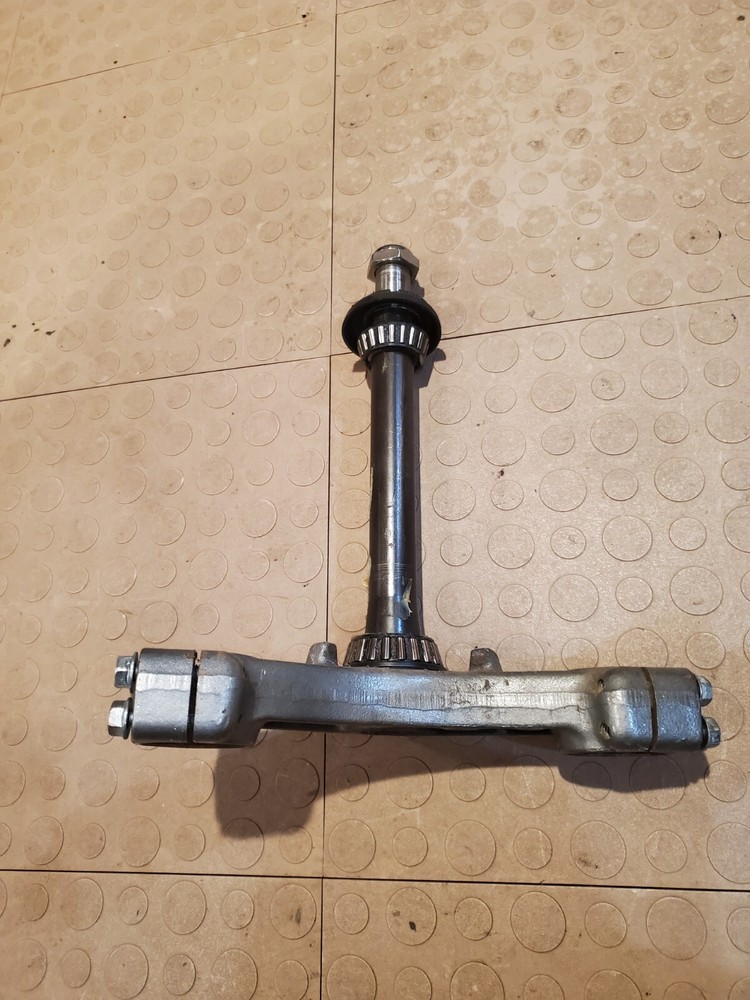90 - 93 Suzuki VX800 lower triple tree clamp stem