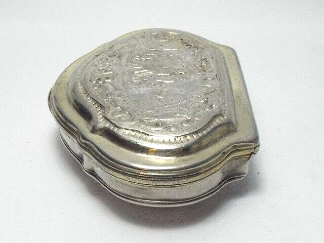 RARE CONTINENTAL MID 18th CENTURY SOLID SILVER SNUFF BOX, c1740