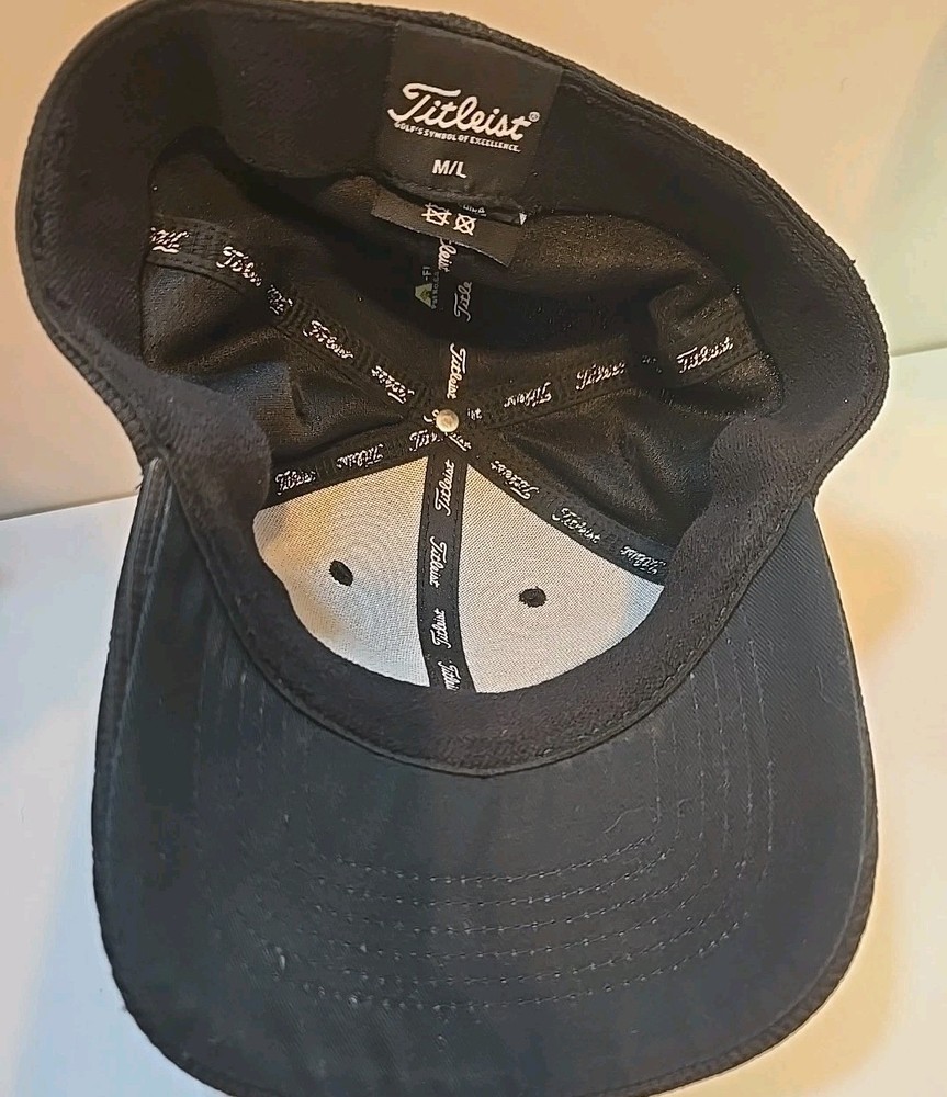 Titleist A-Flex Mens Size Medium / Large Black Fitted Golf Cap Hat