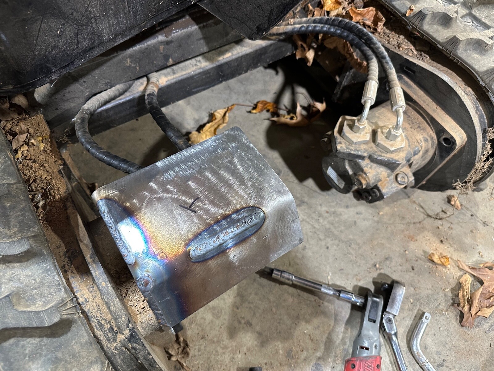 Mini Excavator Track Drive Motor Line Guard Front Ram Chinese 1 Ton Cover China