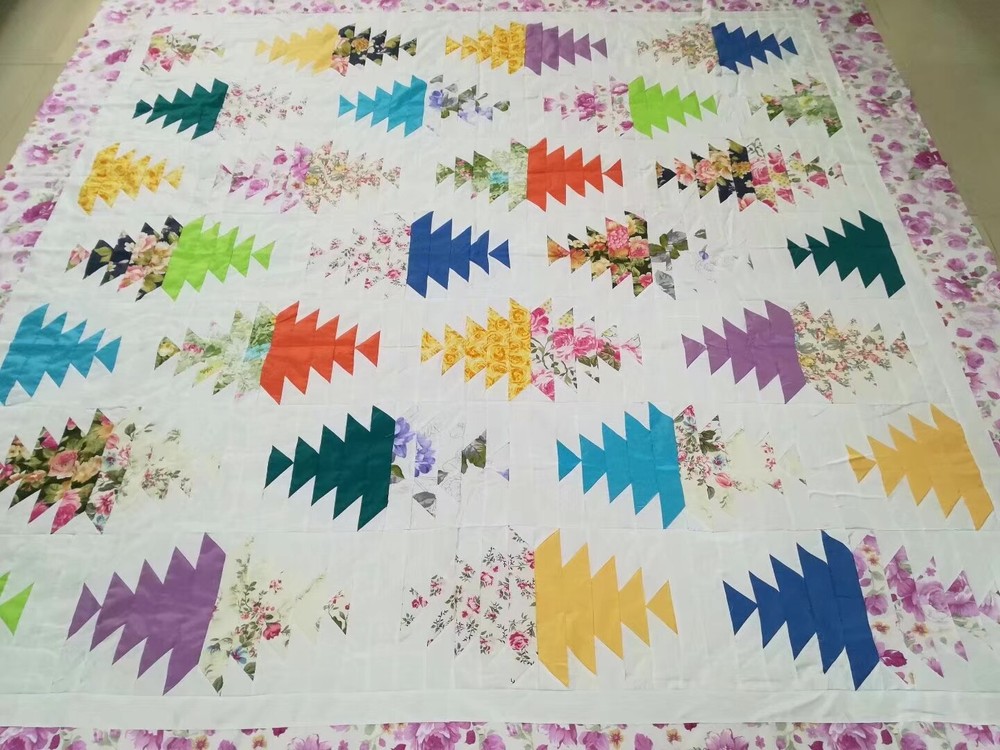 Queen size Machine pieced Pineapple patchwork quilt top #103A