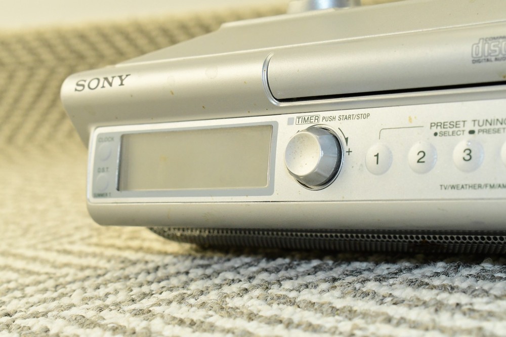 Sony ICF-CD543RM Under Cabinet FM/AM & CD Player- TESTED - MISSING 1 BOLT