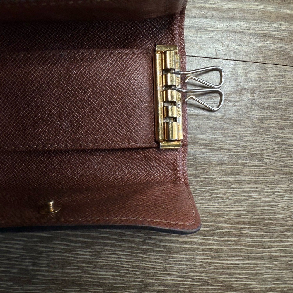 Authentic Louis Vuitton Monogram Key holder