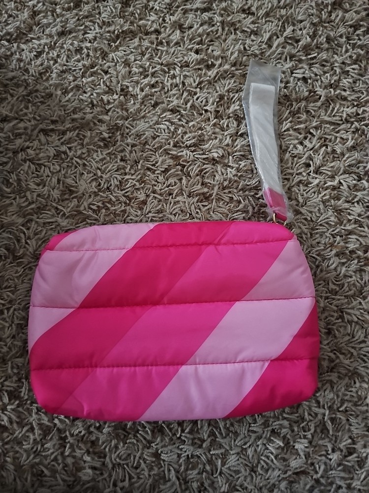 Estee Puffy Wristlet