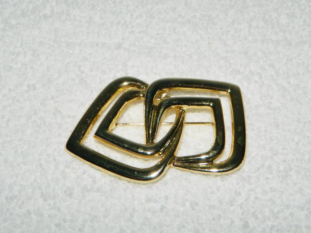 Pretty Interlocking Goldtone Brooch Pin