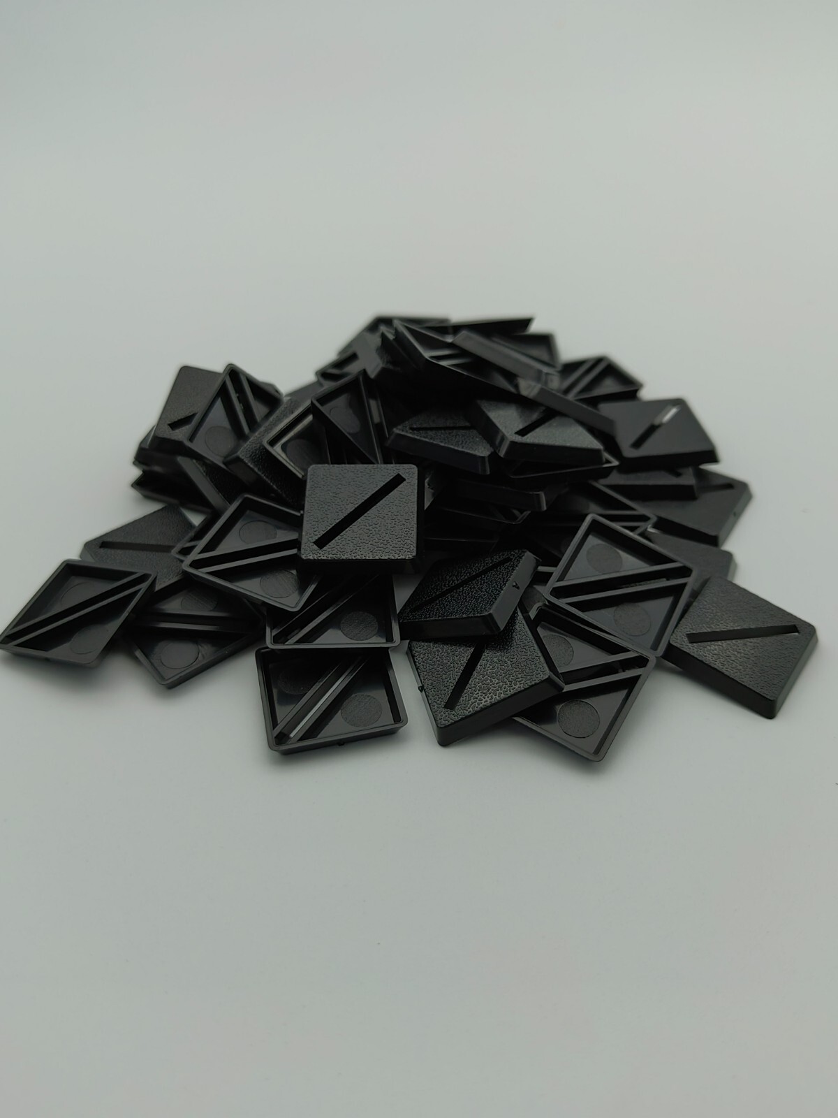 Lot Of 60 20mm Square Beveled Slot Bases Used For Warhammer Fantasy Skink Skaven