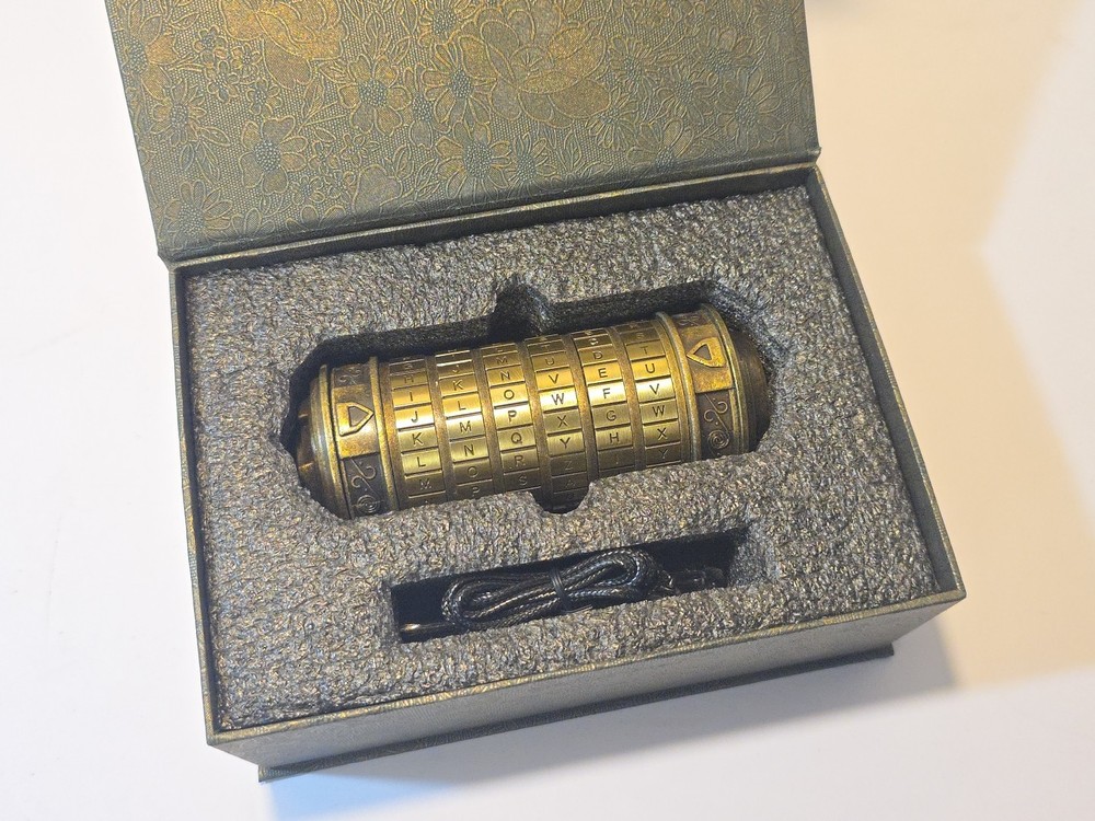Da Vinci Code Mini Cylinder Puzzle Cryptex Romantic Ring Vault Steampunk Cool