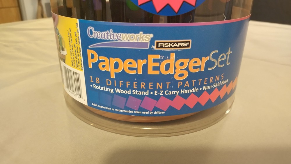 Fiskars Paper Edger Set - 18 edgers with stand