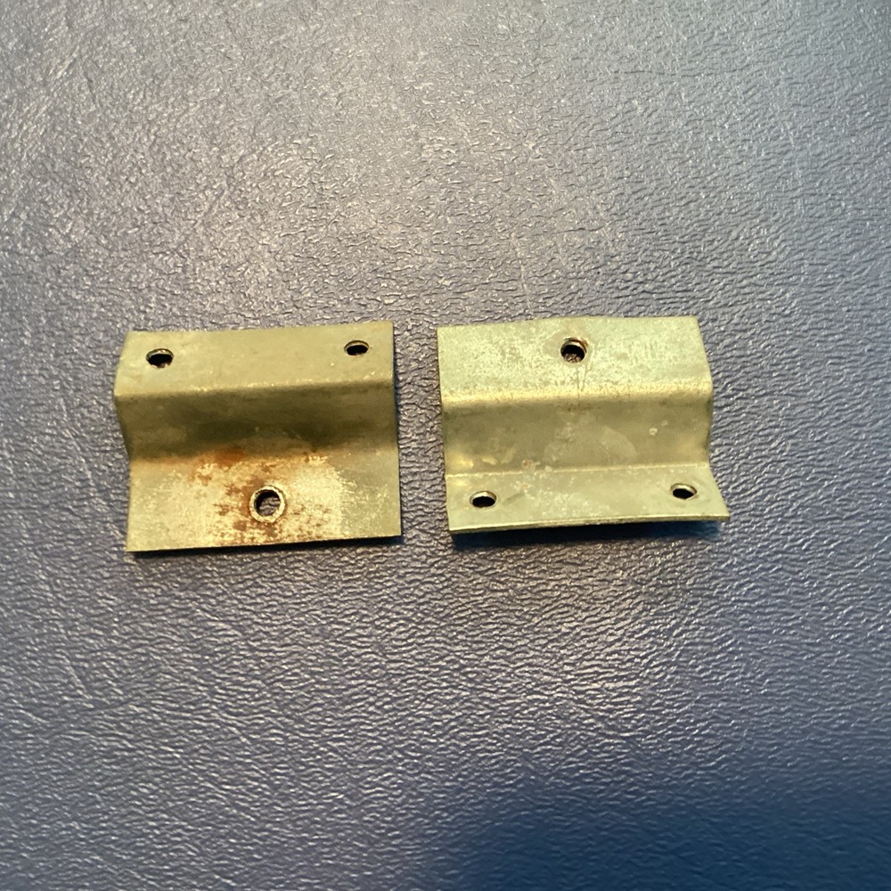 Budweiser Carousel Top And Bottom Panel Attaching Clips   2 Clips