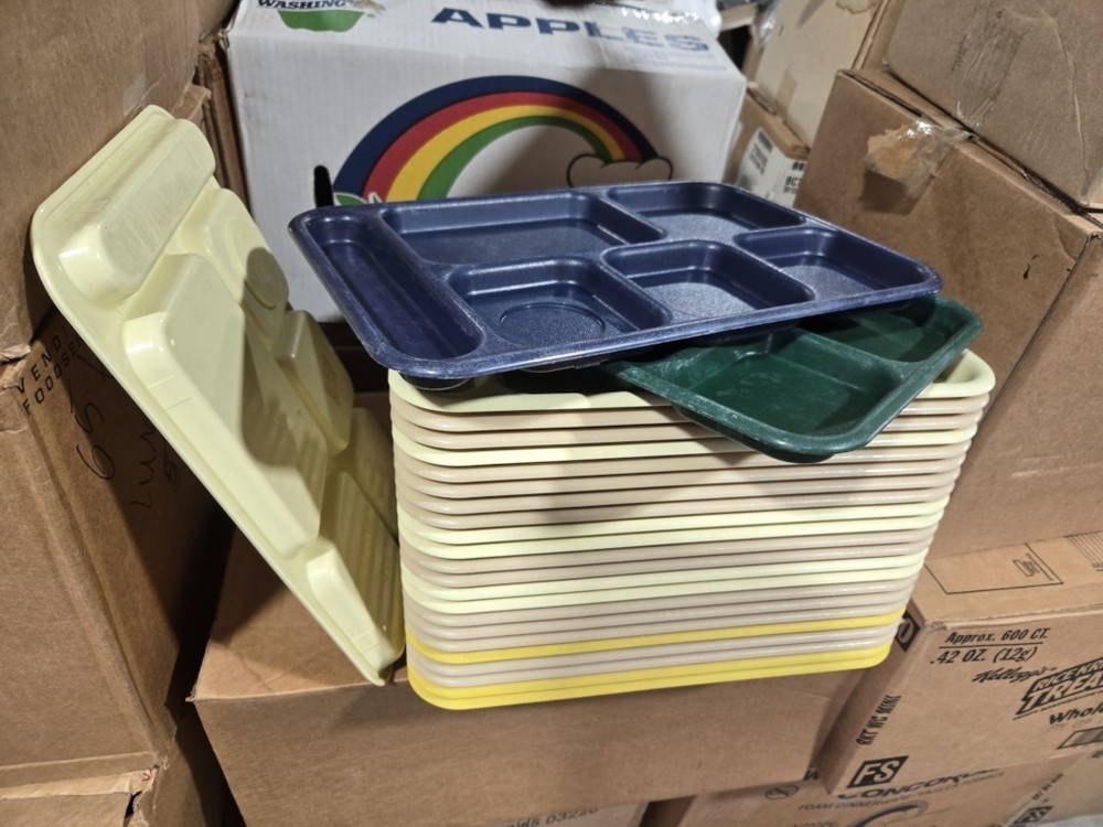 cambro cafeteria Trays