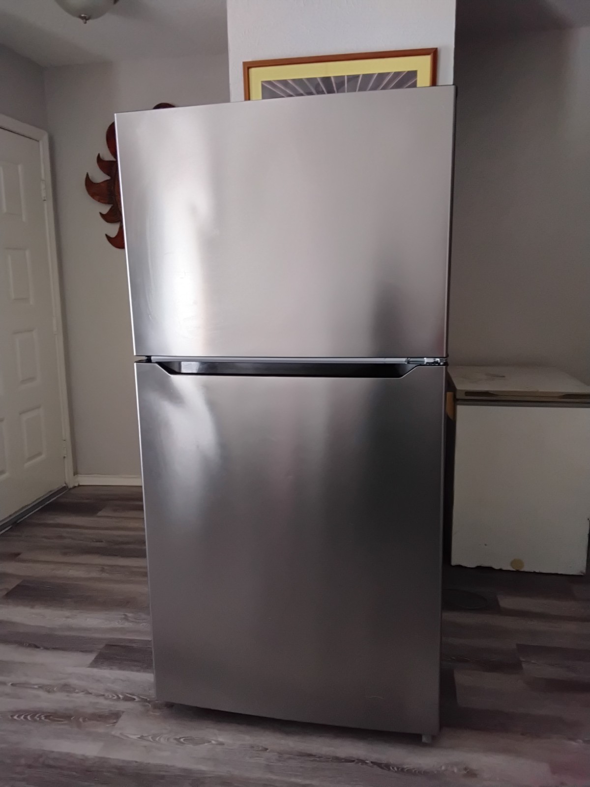 Insignia NS-RTM21SS7 VER B Top-Freezer Refrigerator Silver Stainless Steel 198.…