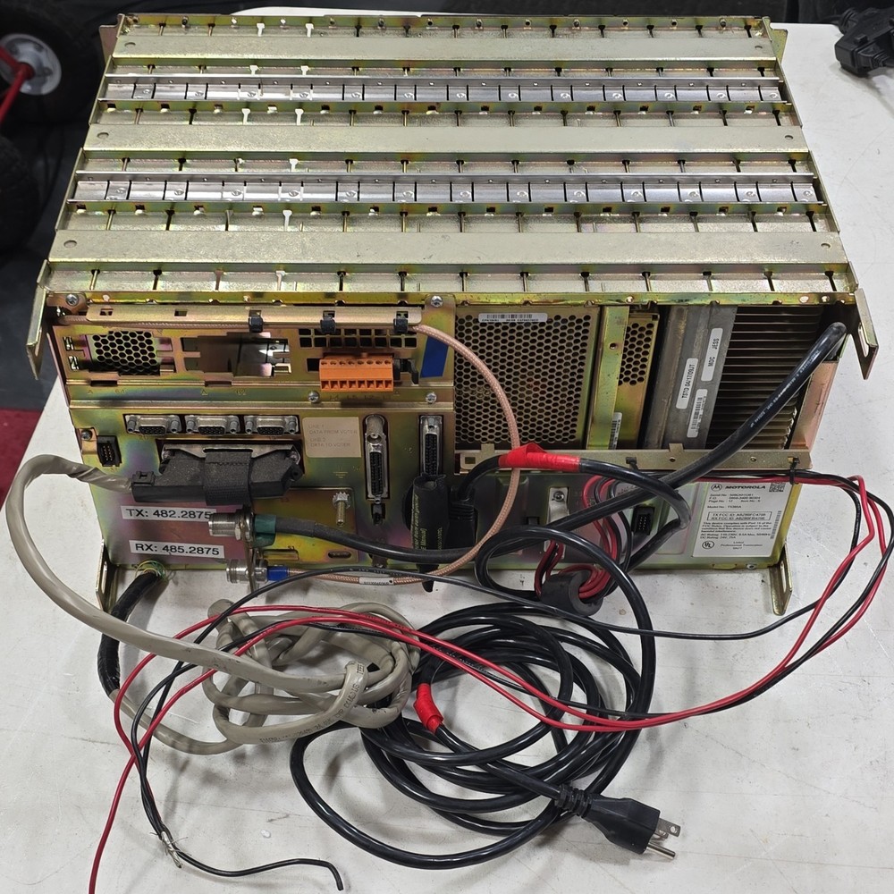 Motorola Quantar T5365A UHF Base Station Transceiver Model T5365A