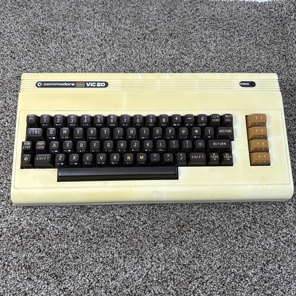 COMMODORE VIC-20 DIN COMPUTER ONLY TESTED AND WORKING READ