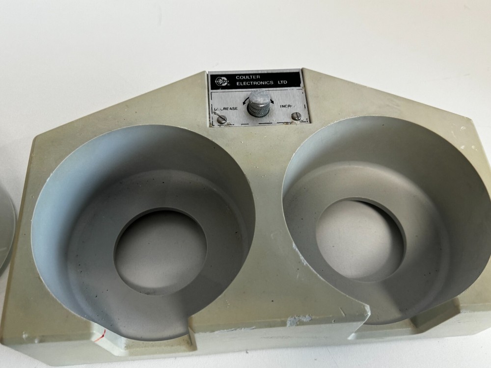 Shelf 18: COULTER ELECTRONICS MODEL V.C.U. VWII VACUUM CONTAINER UNIT