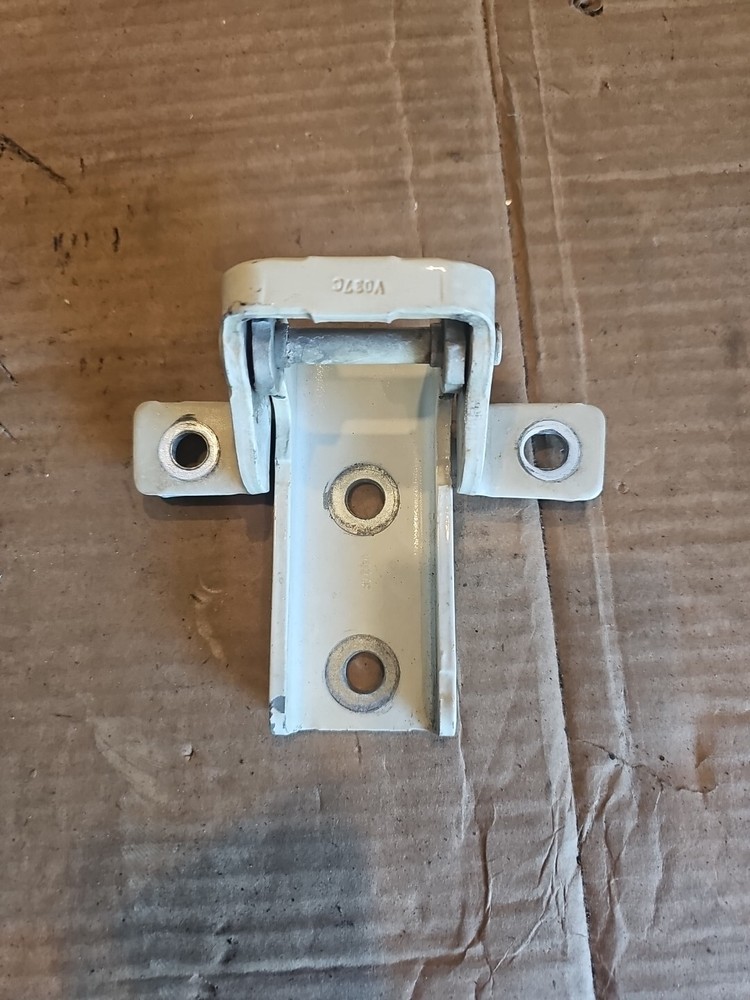 INTERNATIONAL LT 2021 DOOR HINGE