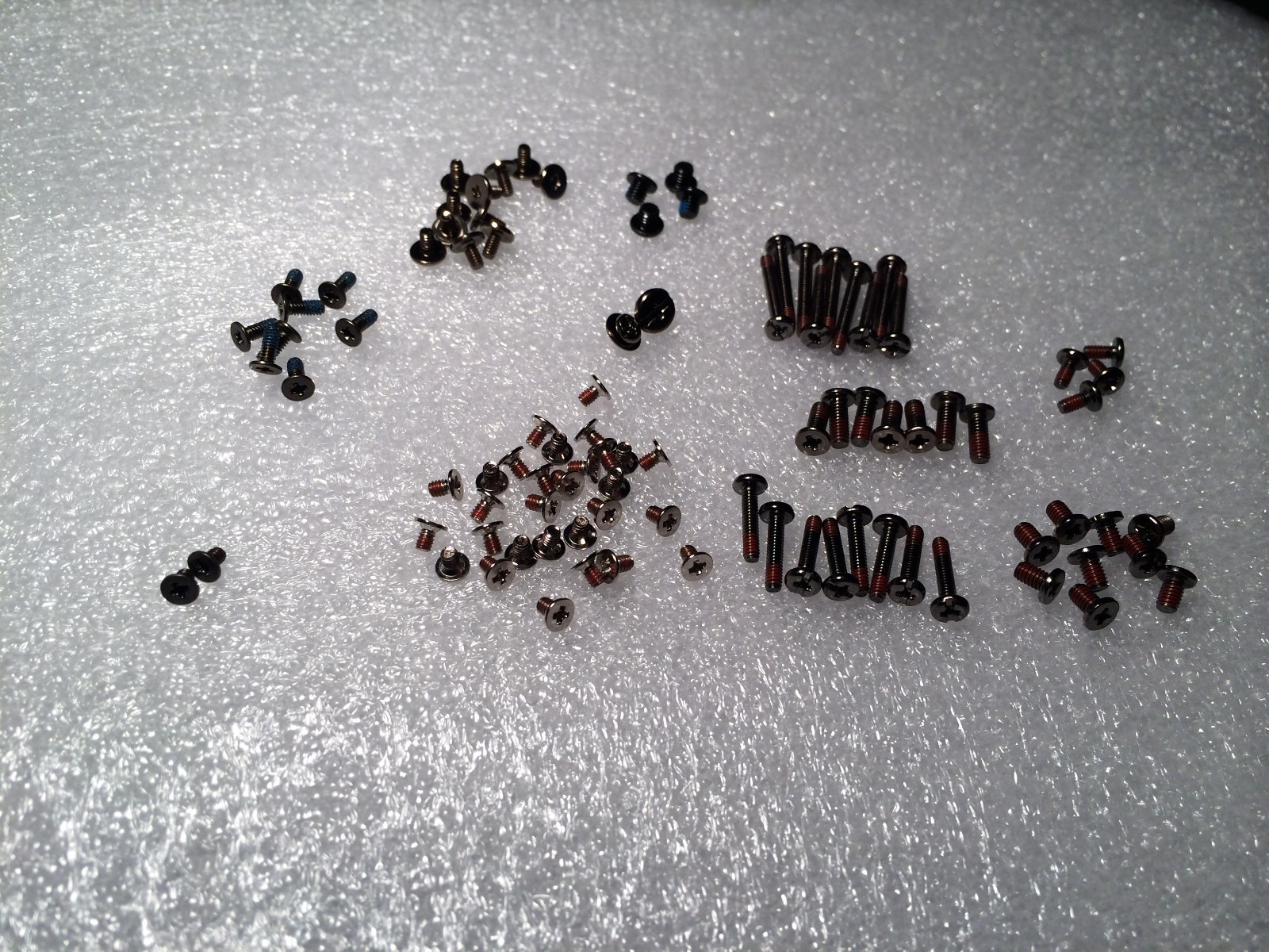 IBM Lenovo thinkpad T61  complete screws set for one Laptop assembly.