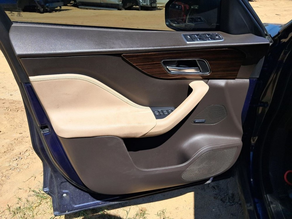F-PACE 2018 Glove Box 4782977