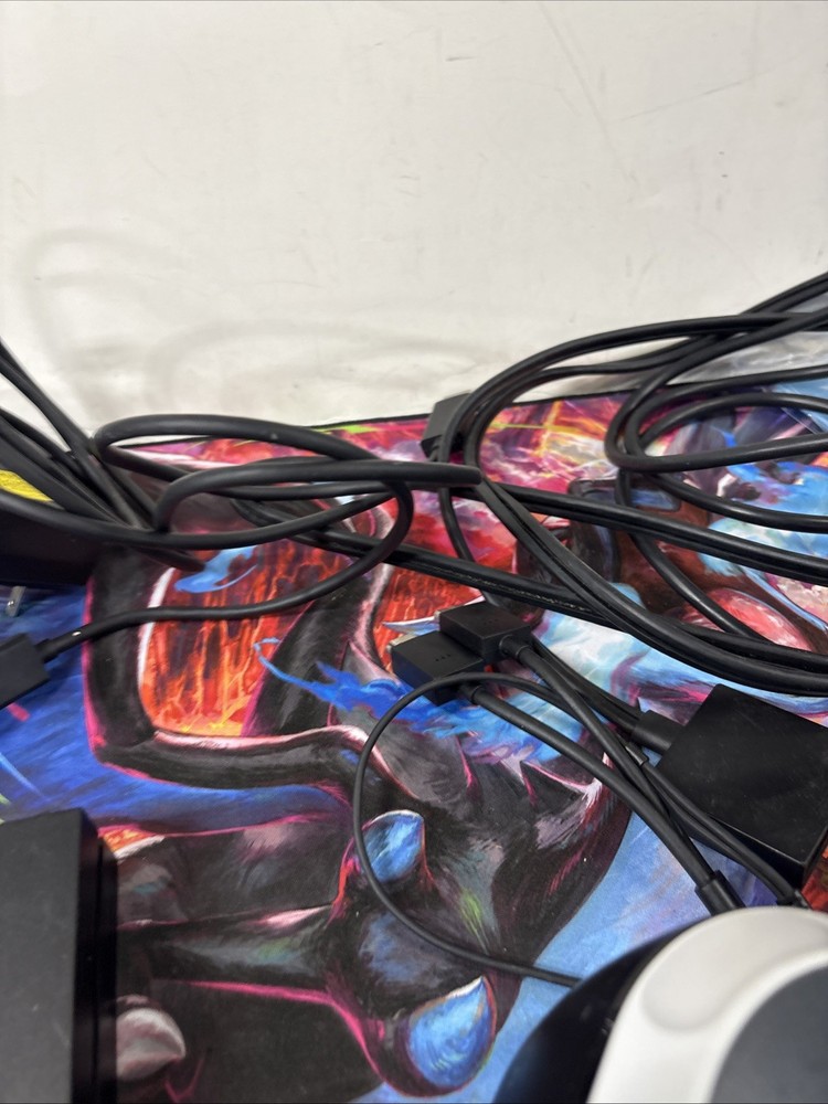 Playstation 4 1ST GEN VR HEADSET BUNDLE