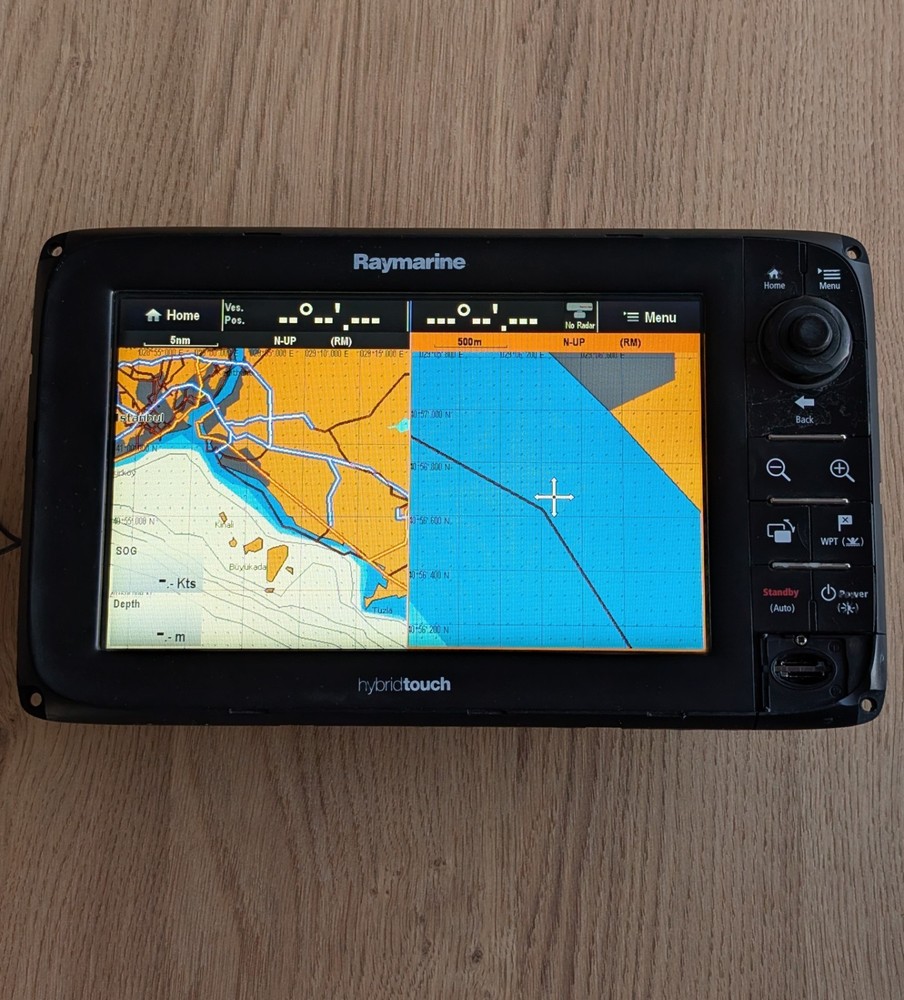 Raymarine e95 Hybrid Touchscreen Multifunction Display model: E70021