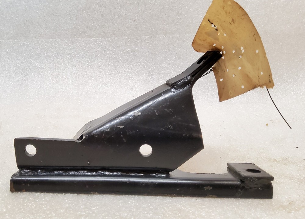 International Harvester Air Compressor Stabilizer Mounting Bracket 355408C1