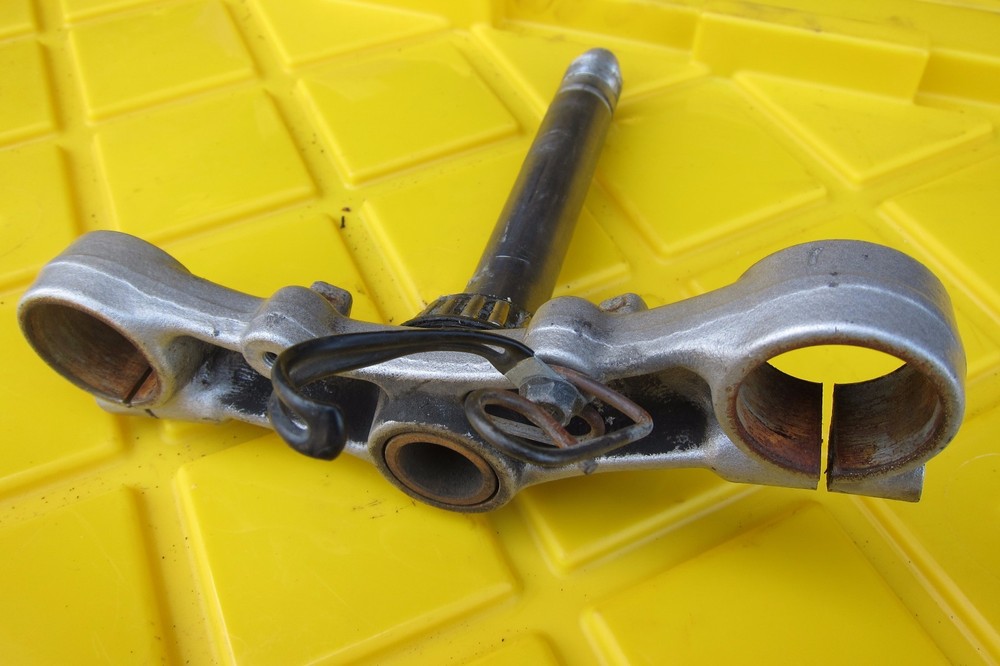 1997 SUZUKI GS500 E GS BOTTOM TRIPLE TREE