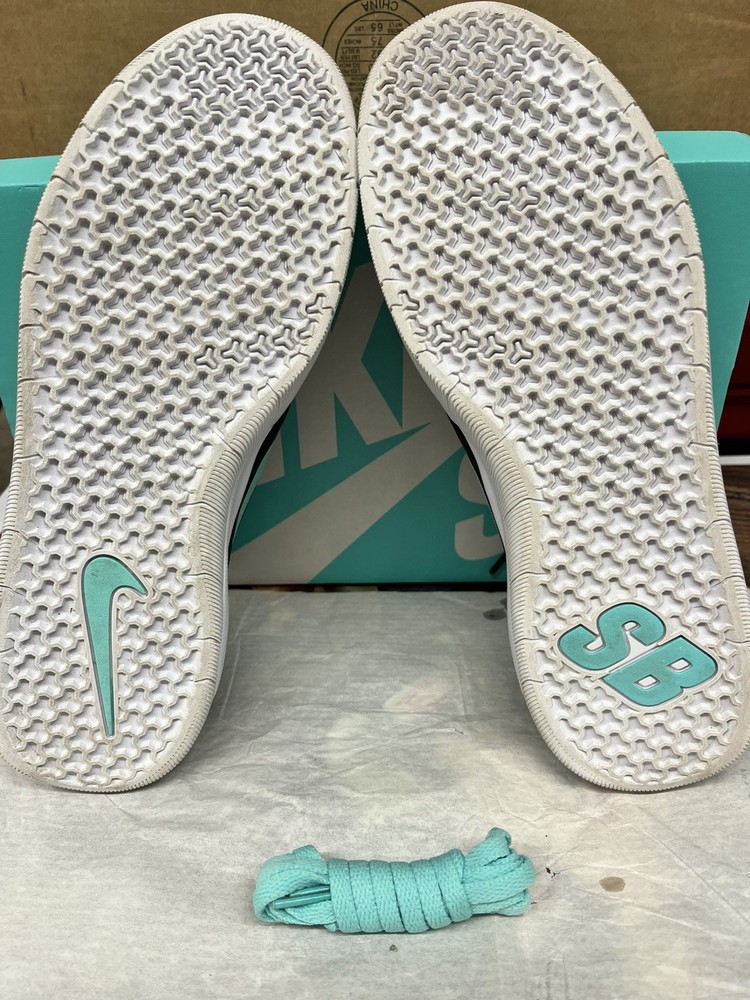 Nike sneaker skateboard shoes