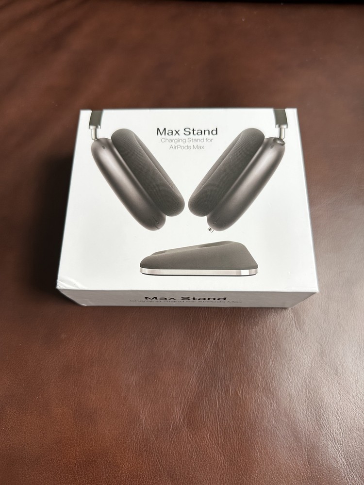 Apple Pro Max Heaphones - The Max Stand