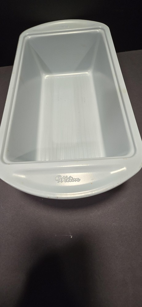 Wilton White Nonstick Steel Loaf Pan Rectangular Textured Bottom Bread Bakeware