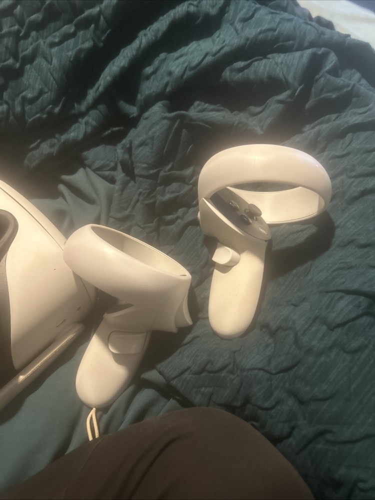 Meta Oculus Quest VR Headset