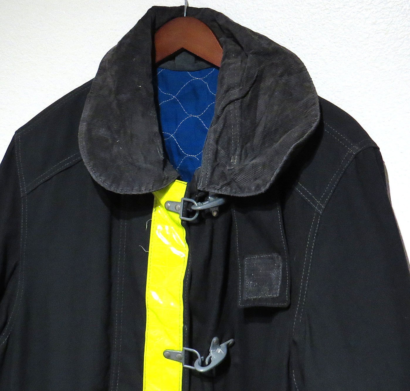 vtg Cairns & Brother 1986 BLACK TURNOUT Coat MED 40 Nomex 80s Fireman Reflectors