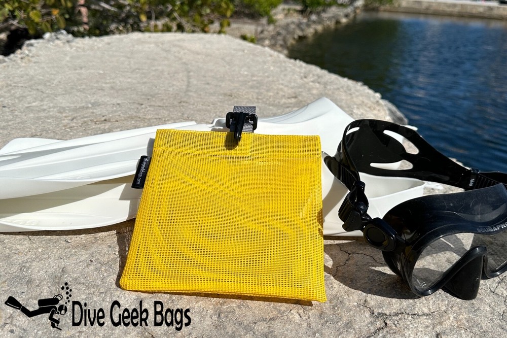 Small Clip-on Dive Mesh Pouch - for collecting shark teeth, shells etc.