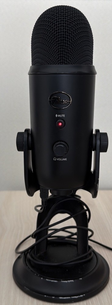 Blue Yeti Professional Multi-Pattern USB Condenser Microphone - Blackout