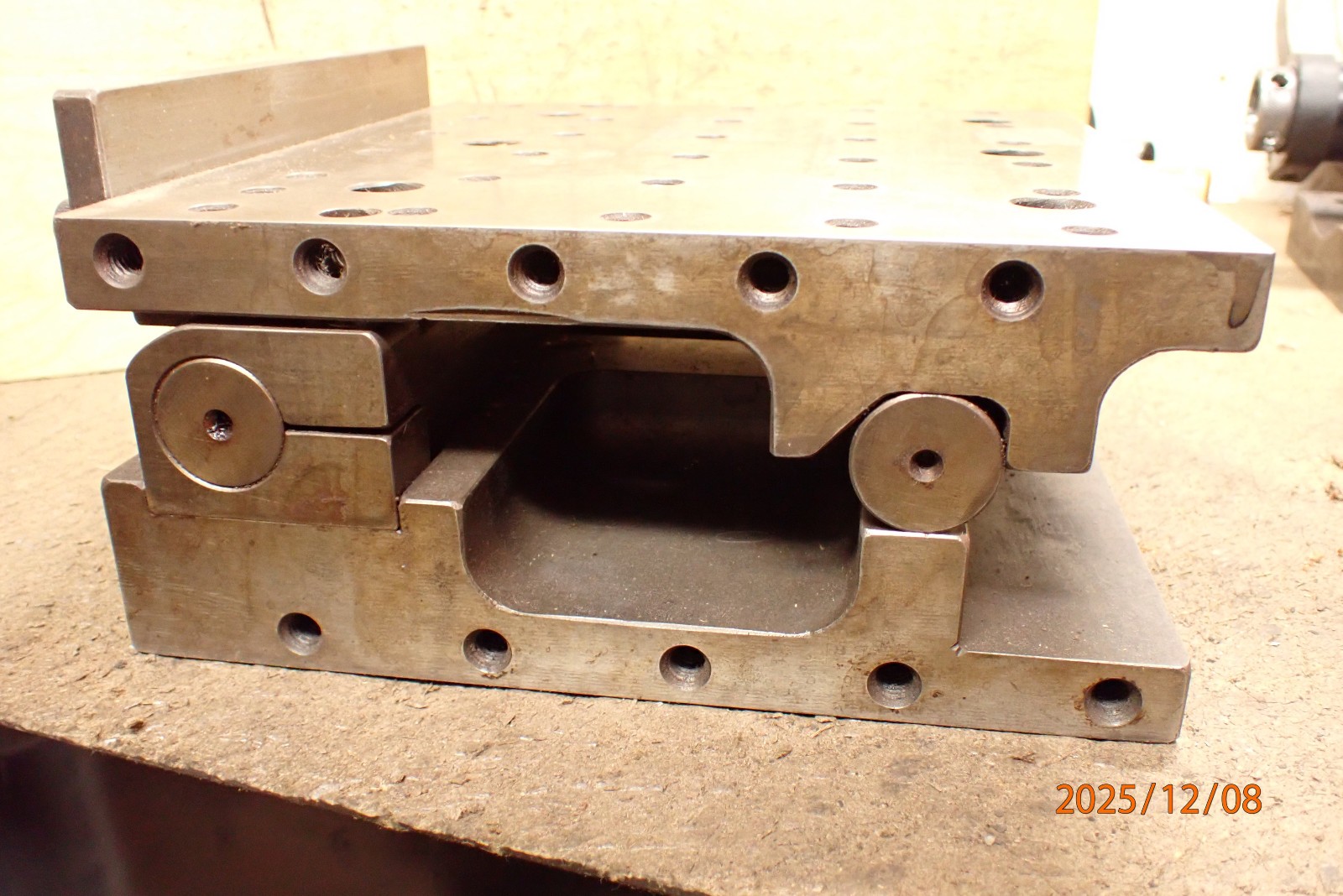 VINTAGE MACHINIST MADE ADJUSTABLE ANGLE SINE PLATE JIG FIXTURE TOOLING