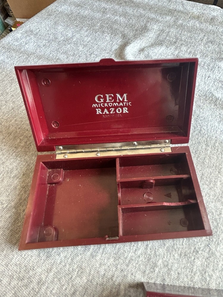 1930s Gem Micromatic Open Comb Razor Bakelite Case TTO 2nd Generation W/Dimples