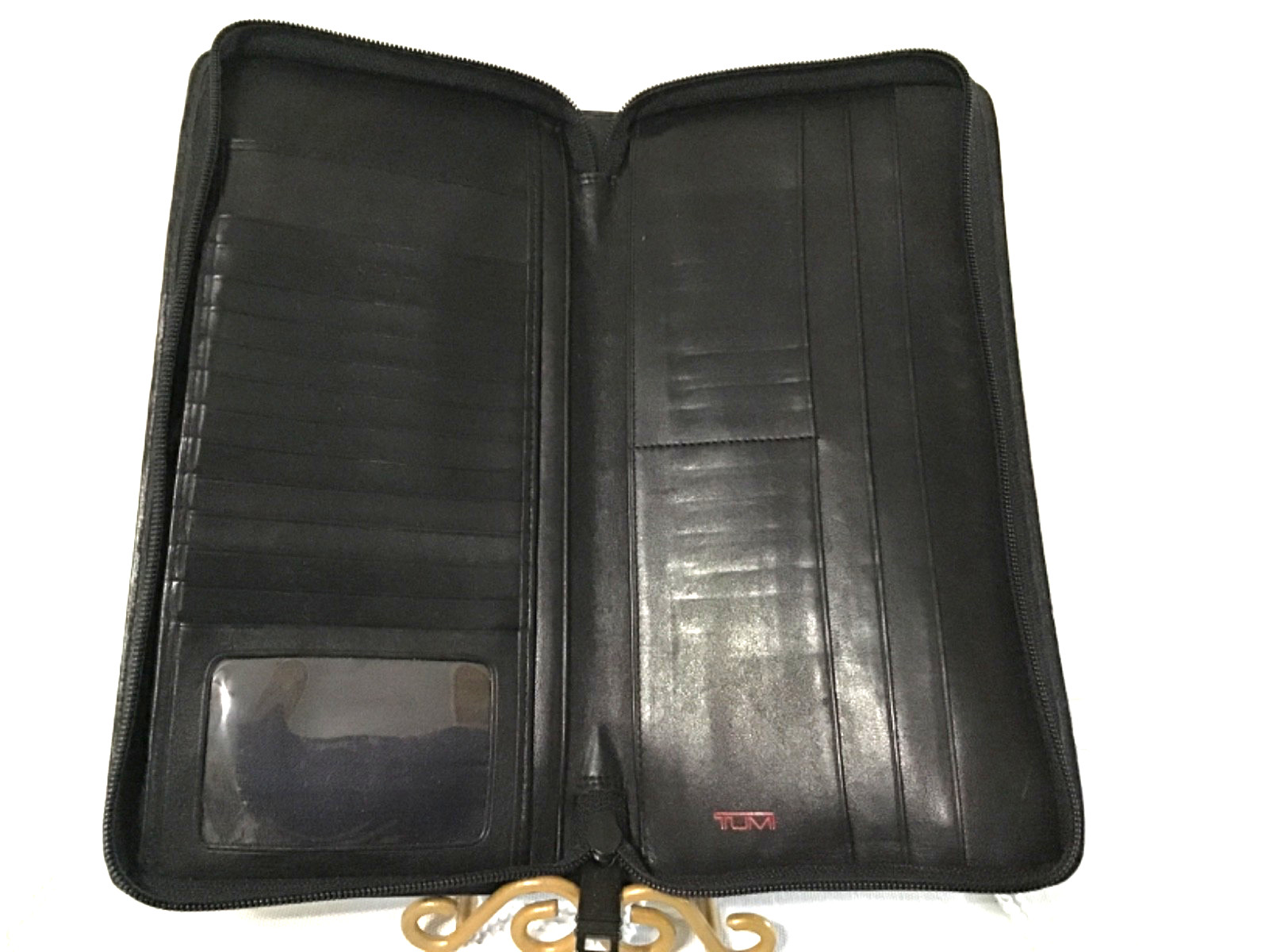 Tumi black leather zip around passport ID organizer travel wallet, 10" x 5" x 1"