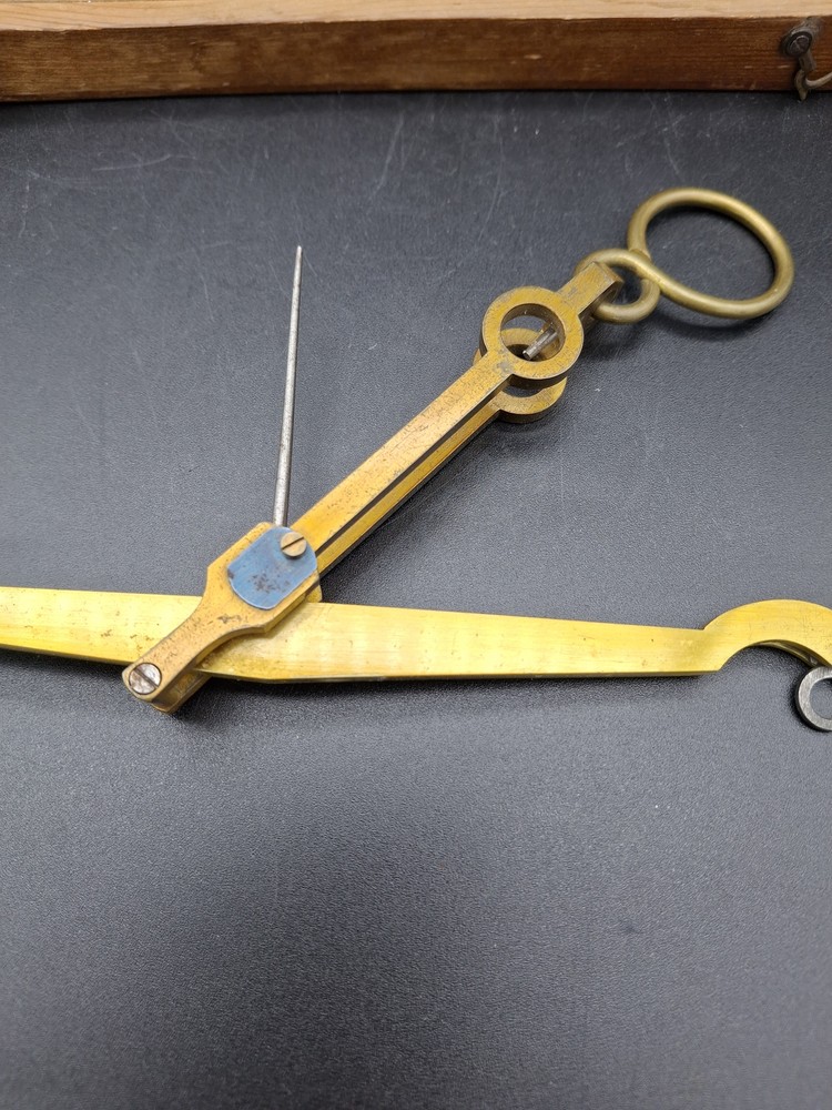 Antique CEREAL SCALE box with weights