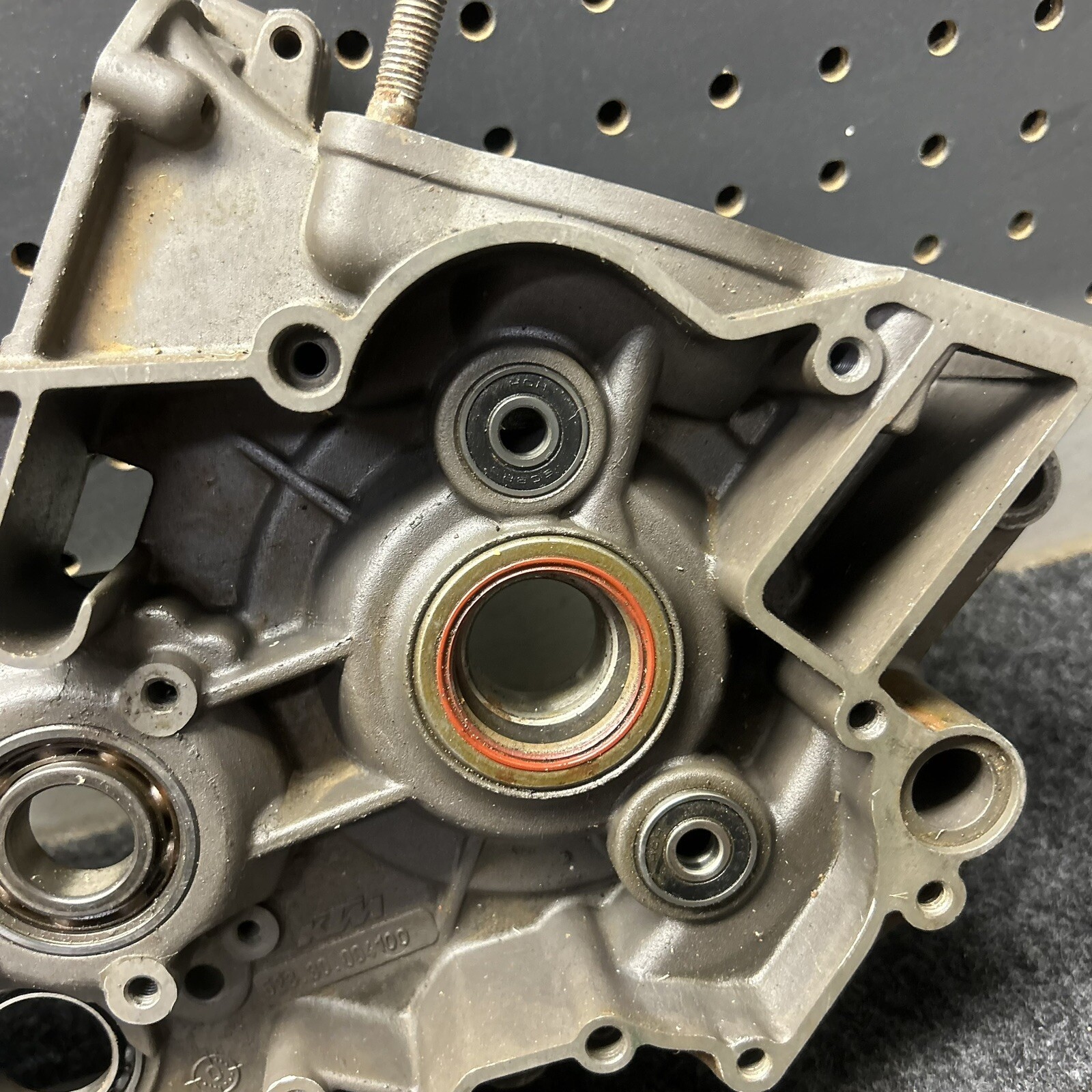 125 EXC SX CENTER ENGINE CASE KTM 2004 - 2014 CRANKCASE 52330103300R