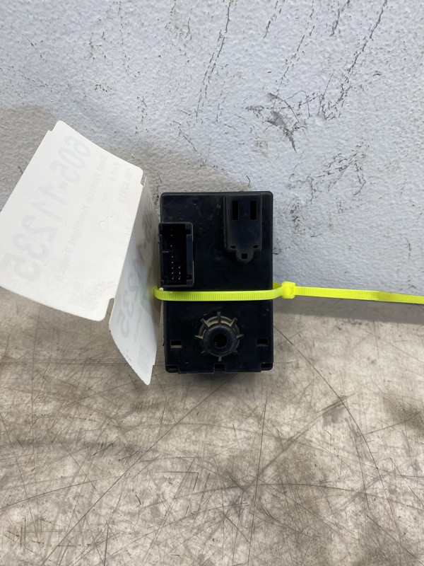 2021 Mack Pinnacle Headlight Switch 23720381 (605-11235)