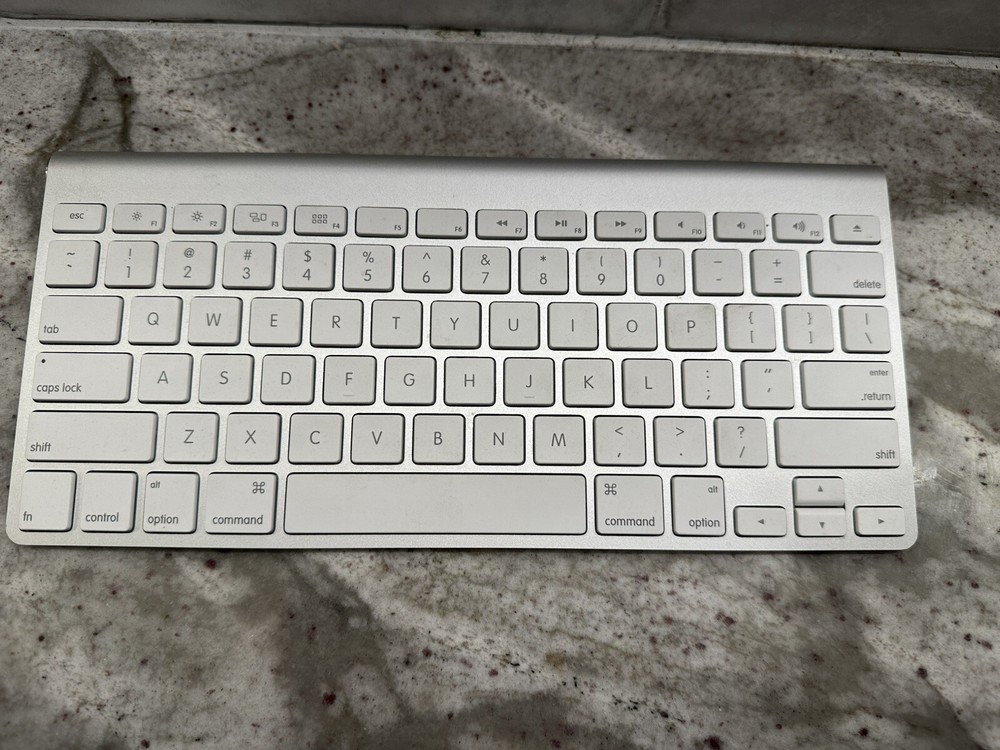 Genuine Apple Wireless Bluetooth Keyboard Model A1314