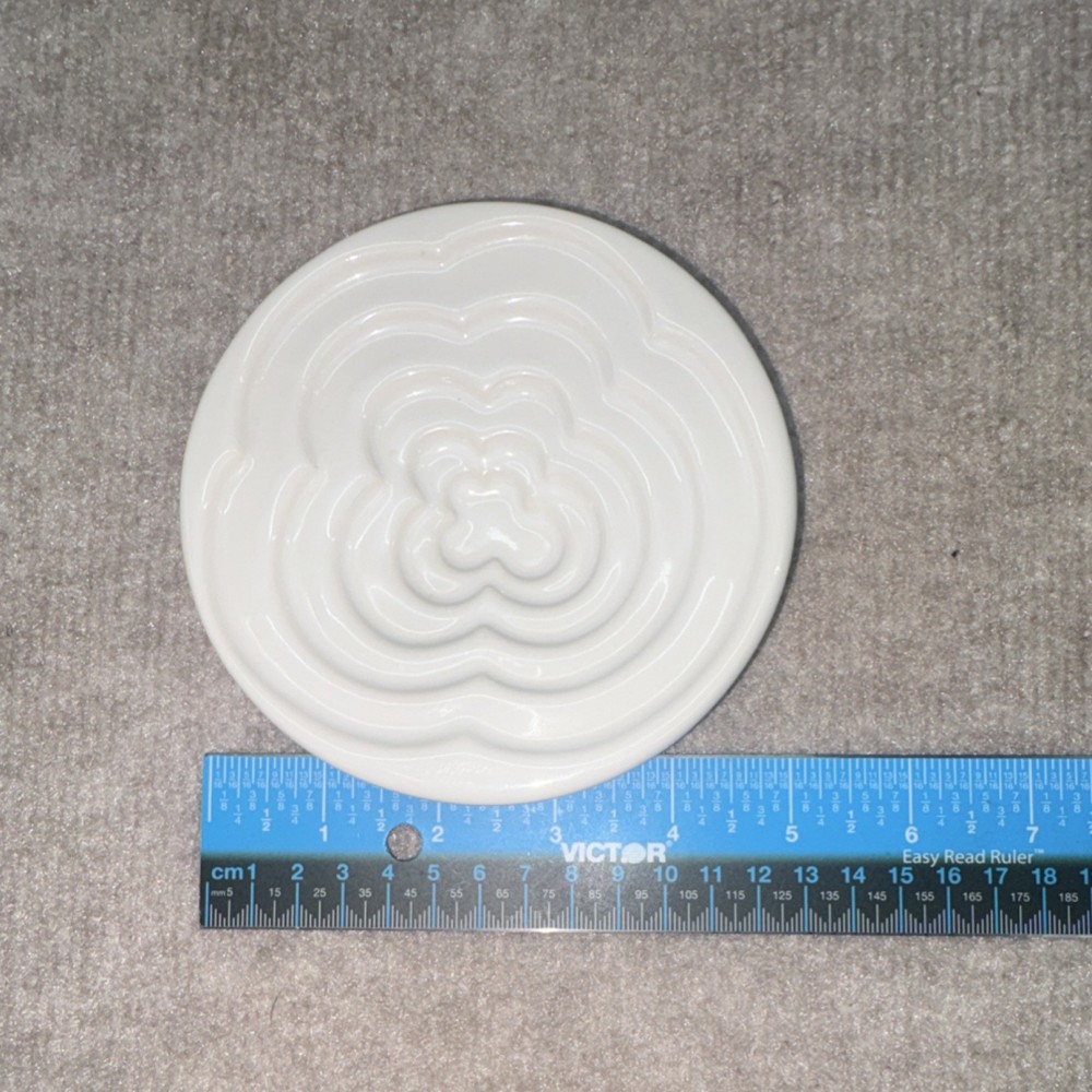 MUDDESIGN White Ceramic Glossy Abstract Trivet 5 in Diameter