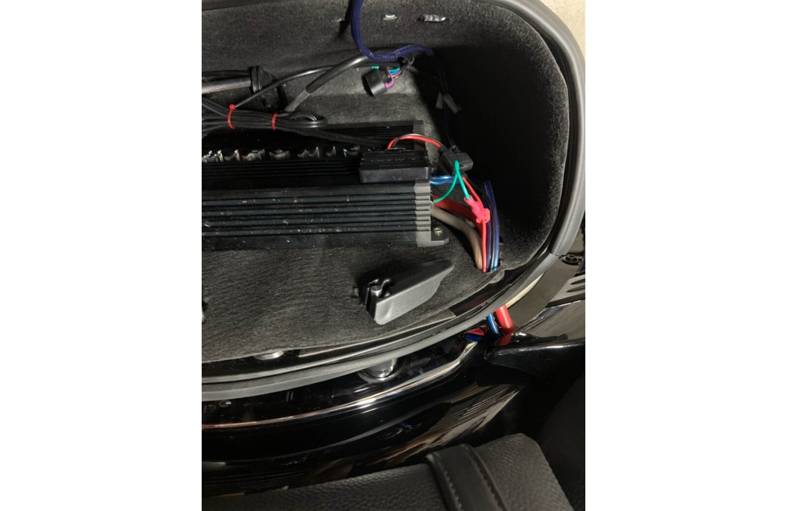 JL Audio MBT-RX Universal Bluetooth Adapter Car & Marine Bluetooth 4.0 Receiver