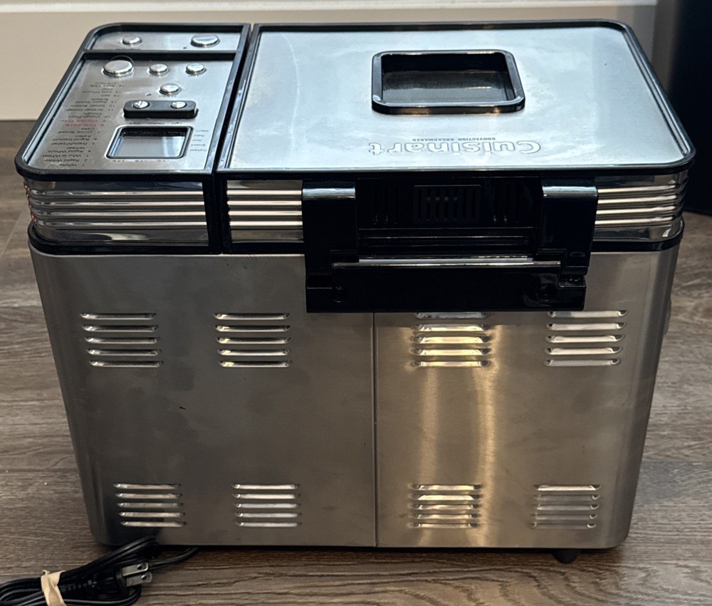 Cuisinart Breadmaker CBK-200 Automatic 1-2lb Loaves Programable Display Model