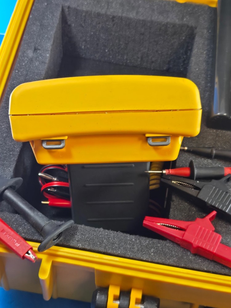 Fluke 743 DPC Documenting Process Calibrator Meter DPC CLEAN!