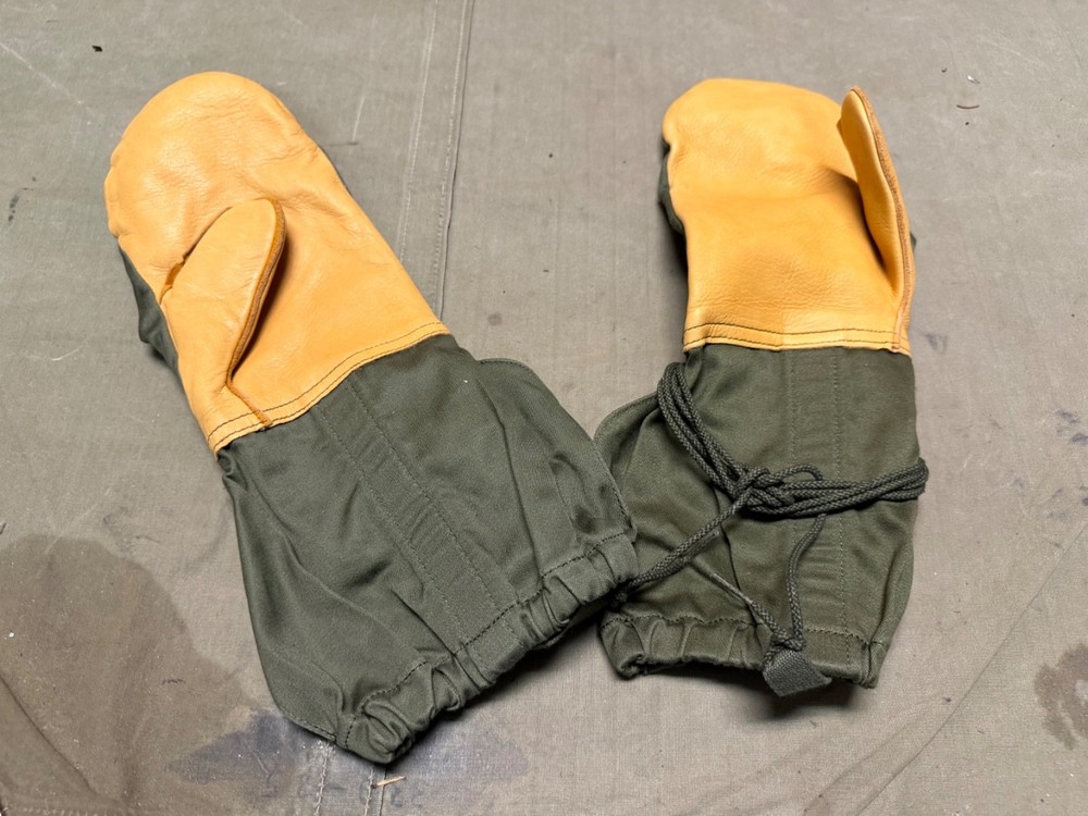 ORIGINAL VIETNAM WAR US ARMY WINTER OVER MITTENS- MEDIUM. 1963
