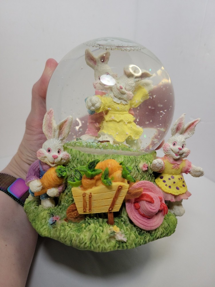 Easter Bunny Snow Globe Plays "Easter Parade" Works Great EUC Very Cute