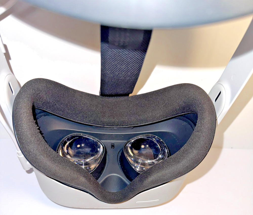 Meta Quest 2 Oculus 2 256GB complete w/ case & External Battery Pack