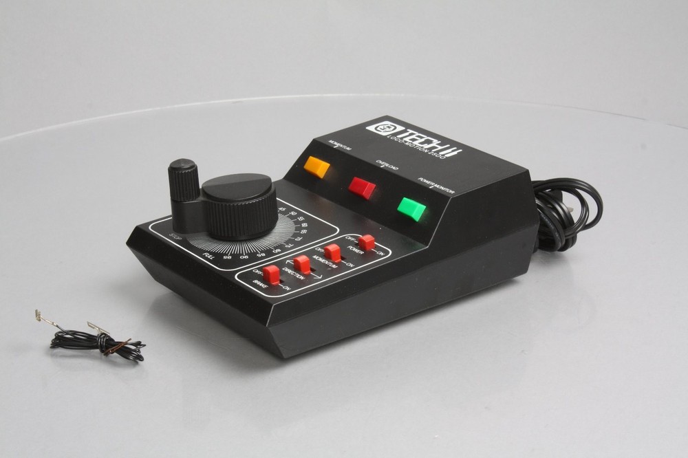 MRC 2500 HO Scale Loco-Motion Tech II Model Train Control LN/Box
