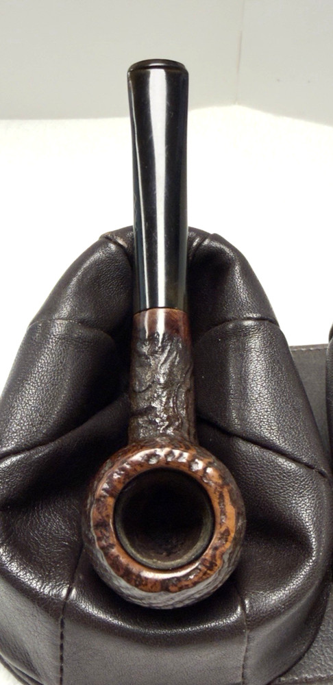 UNKNOWN MAKER: Small, Blast Finished Apple with Tapered Ebonite Stem