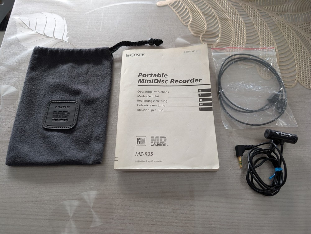 Mindisc Sony MZ-R35 Complete with Accessories MINT